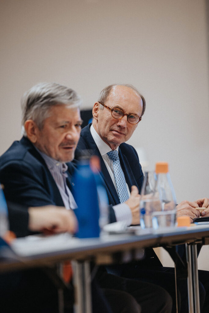 DavidAROUS 2425 - UEF